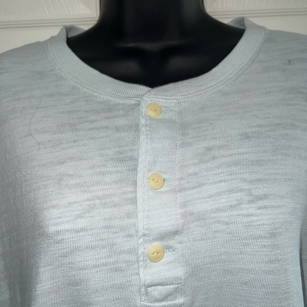 FAHERTY MEN'S SUNWASHED SLUB SKY BLUE HENLEY - Picture 3 of 8